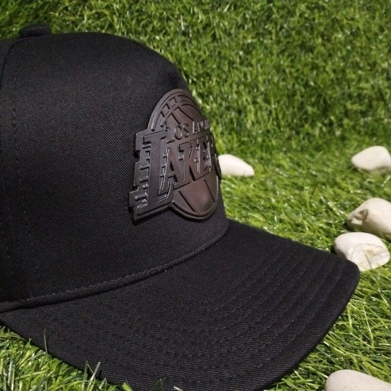Lakers Black on Balack Logo Besi Tebal Topi premium / Topi NBA