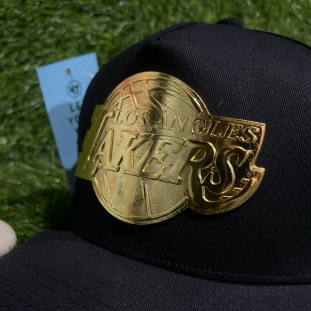 Lakers Gold Plat Besi Tebal Metal Bahan Hitam Topi Premium Ful Tag