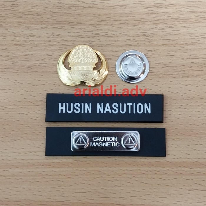 

[New Collection] satu set nametag hitam doff dan pin korpri eching kulit jeruk magnet