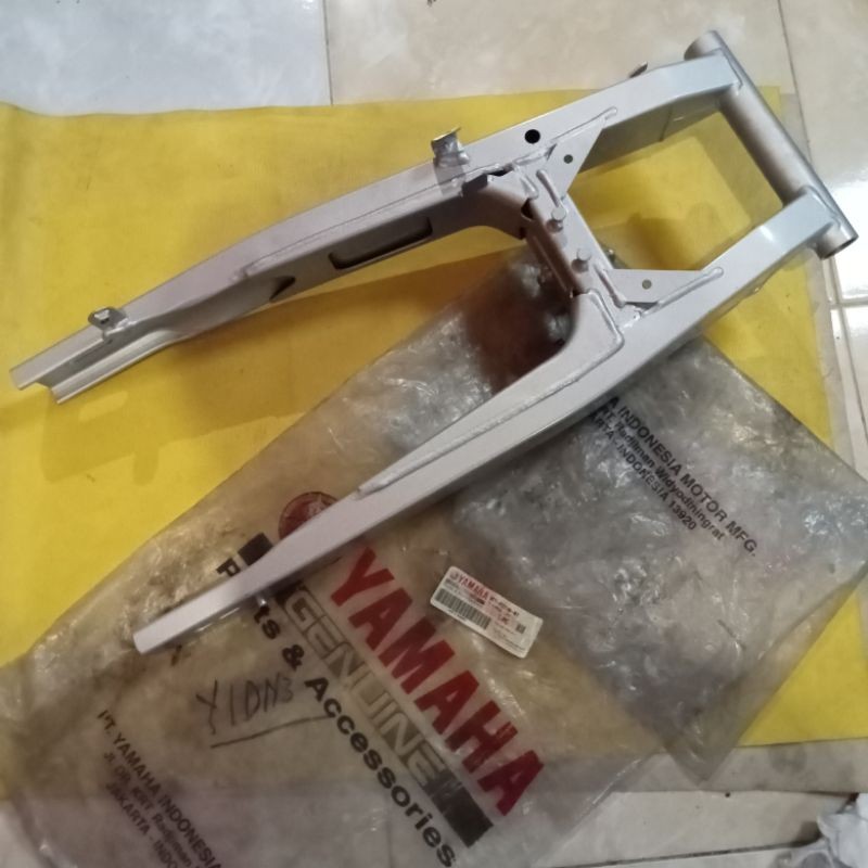 swing arm lengan ayun belakang Yamaha Vixion old original YGP kode 3c1-f2110-01