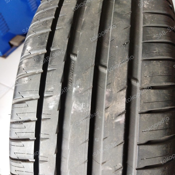 Ban mobil 225/55 R19 bekas (NOS)