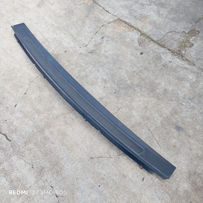 Cover / grill wiper / panggangan sate kaca depan Mercy A-class A140 original mercedes-benz