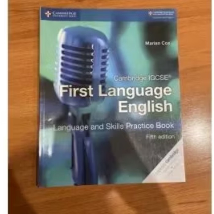 buku cambridge igcse first language english practice book