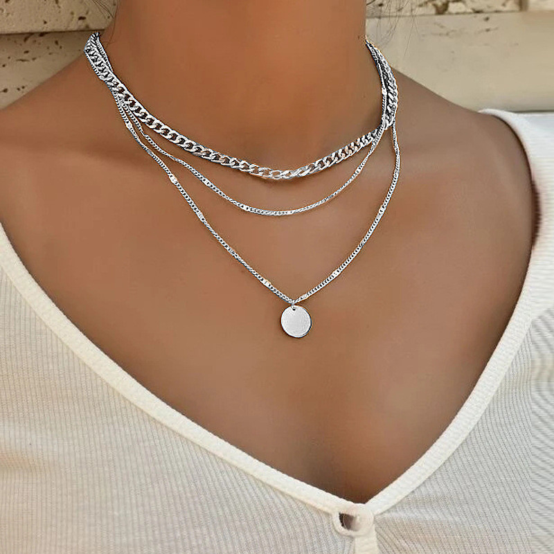 Kalung Titanium Emas Rantai Tulang Selangka Liontin Kristal Titik Titik Kalung Pendek Multi Lapisan 