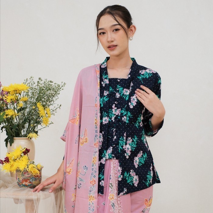 

Kebaya kutubaru klasik miranda lengan panjang meradelima katun rubiyah biru navy - L