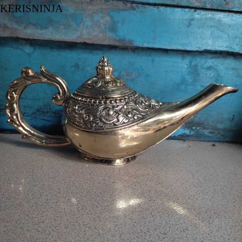 Teko Aladin Unik Bahan Kuningan Warna Kuning Emas NJ8
