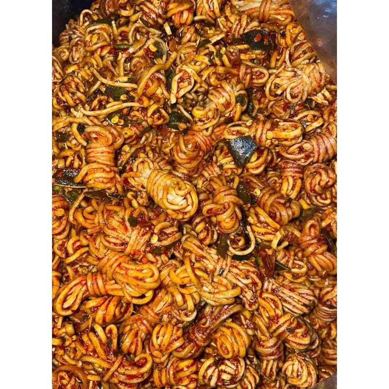 

Mie gulung crispy 500gram pedas gurih daun jeruk/original gurih daun jeruk