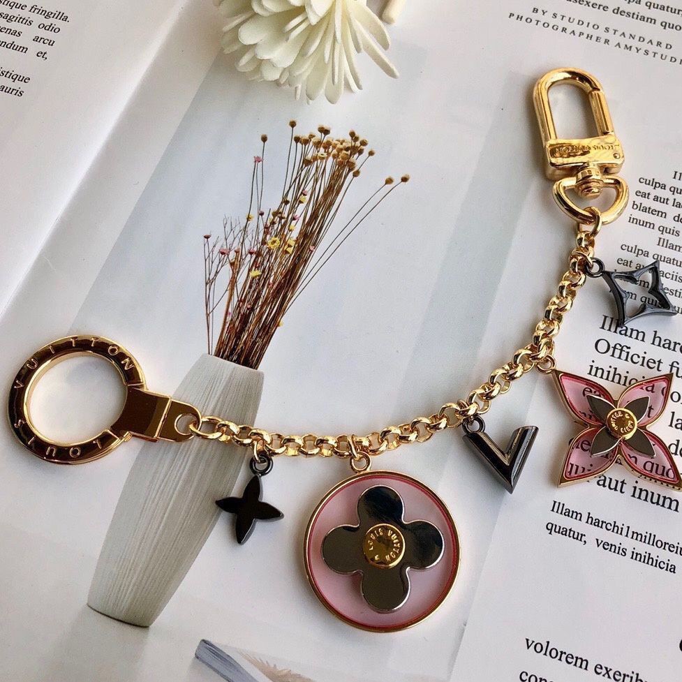 LV Keychain Bag Chain Girl Heart Pendant Exquisite Bracelet Gift Girlfriend Same Style Ornament