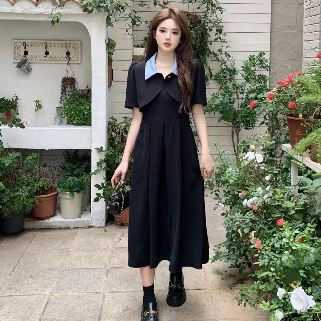 Black Midi Dress Kerah Kontras – Sentuhan Elegan ala Korea Black Soft Dress with Statement Collar – 