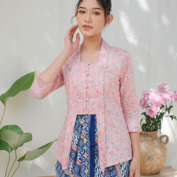 

Kebaya kutubaru rosea lengan 7/8 meradelima katun jepang pink - M