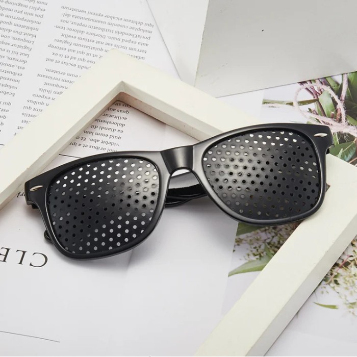 Kacamata Lubang Terapi Mata Fokus Minus Silinder Anti Myopia Pinhole Glasses Alat Bantu Latihan Anti myopia Astigmatism presbyopia Glasses With Holes Vision Correction Fatigue Pin Hole Glasses Men Women Eyesight Improvement Natural anti Lelah Mata