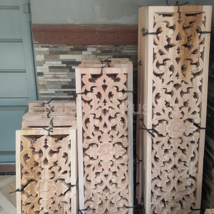 Boven ukiran angin-angin rumah KS23623