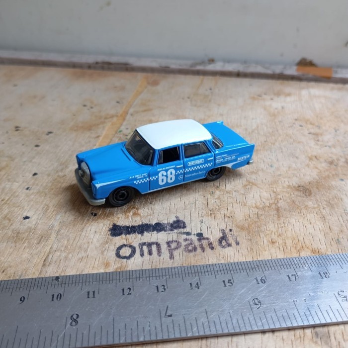 Second Loose diecast matchbox mercedes benz