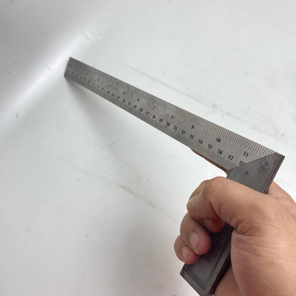 

Penggaris siku tukang grafir jumbo 12 inci 30cm garis sudut stainless ukur