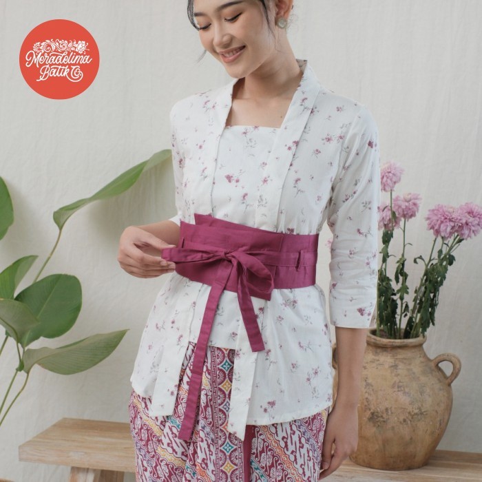 

Kebaya Kutubaru Clarris Lengan 7/8 Meradelima Katun Putih Ungu - XXL