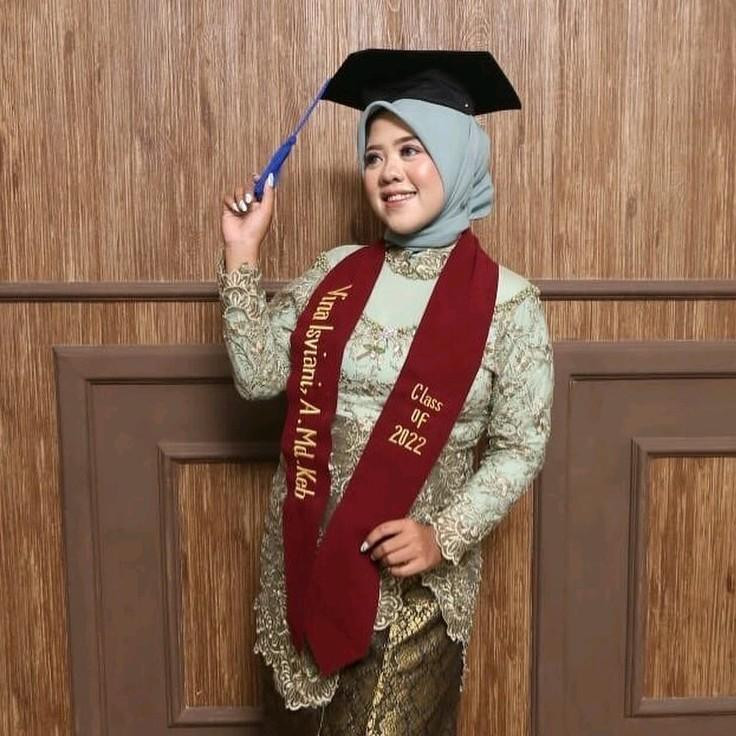 Selempang Wisuda (1HARI JADI) SELEMPANG KALUNG 2 BARIS BORDIR / 2 LETAK BORDIR selempang wisuda ,sel
