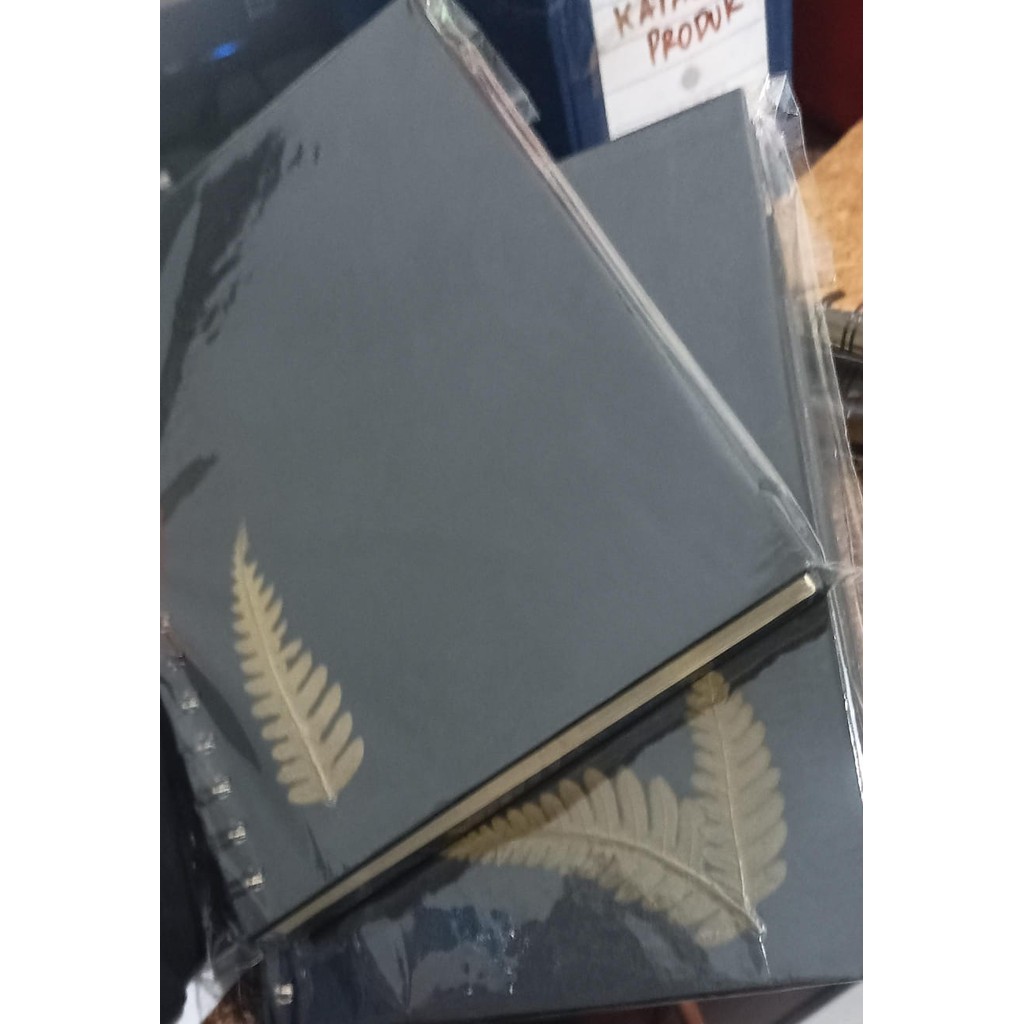 

NOTEBOOK POLOS A5 IVORY MOTIF DAUN / BUKU CATATAN A5