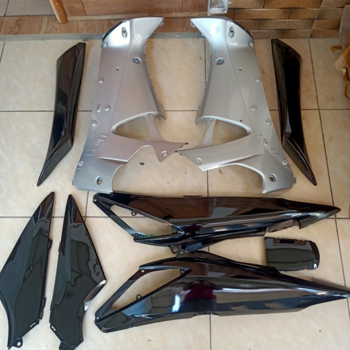 Cover body belakang sayap Supra X125 lama hitam silver
