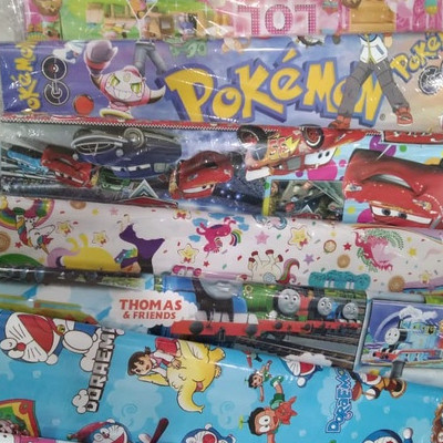 

PALASTONESHOP KERTAS KADO/ BUNGKUS KADO ukuran 48x64cm