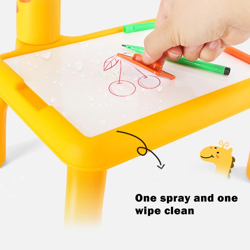 

Ada Lampu dan Musik Permainan Edukasi dan Imajinasi Anak Meja Gambar Proyektor Jerapah Bahan ABS Berkualitas 24 Pola Pensil Warna Proyektor Jumbo Pink Orange 19x18x28cm