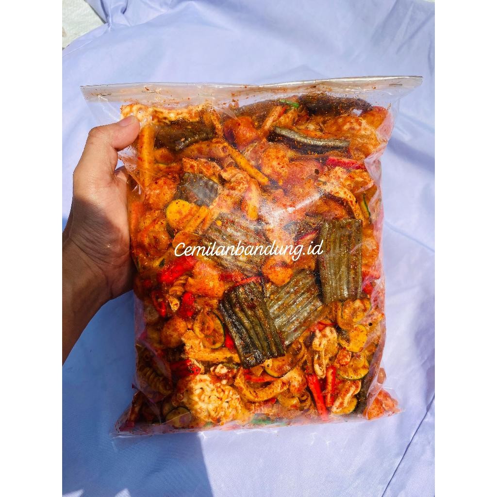 

kerupuk seblak campur mix seblak kerupuk mix campur seblak beton/kerupuk jengkol/kerupuk rafael/basreng/kripca/makaroni/kerupuk seblak dll aneka seblak campur/mix cikruh pedas daun jeruk bumbu melimpah kemasan 500gr 1kg