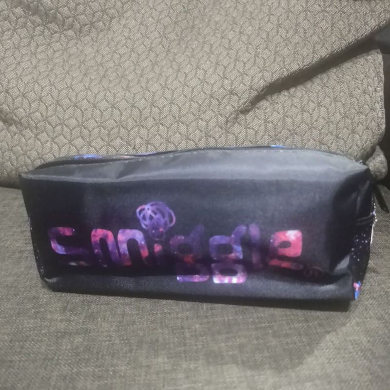 

Kotak Pencil Smiggle Original.