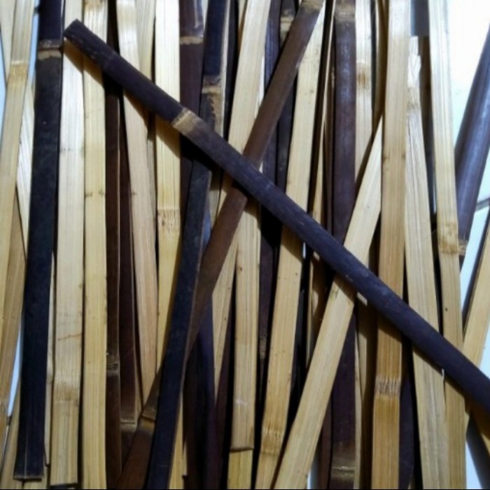 

Bilah Bambu Hitam panjang1M lebar 3cm untuk kerajinan tangan