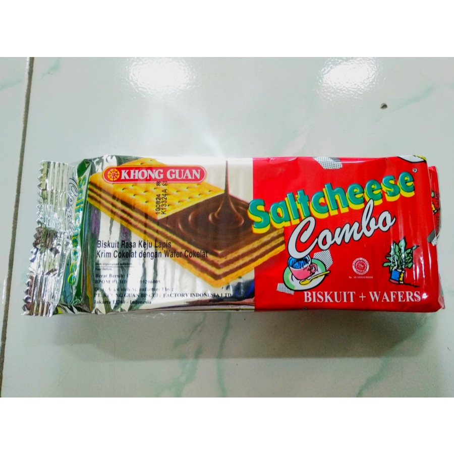 

Khong Guan Saltcheese Combo Biskuit Wafer Keju Cokelat 175g - Camilan Lezat dan Gurih