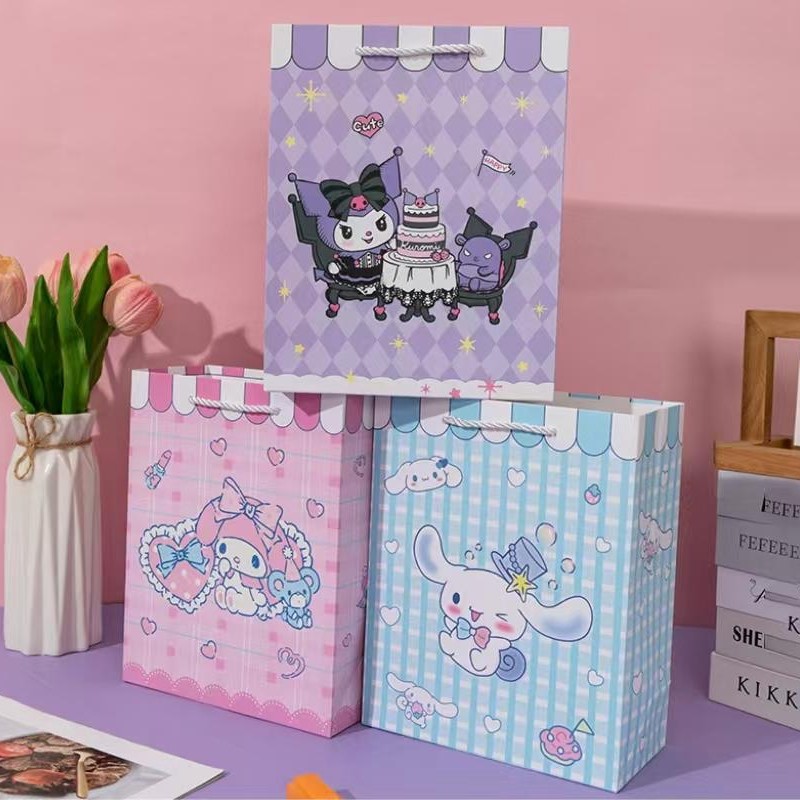 

Paper Bag Gift Cute Paperbag Hadiah Motif Sanrio Kuromi Melody Cinnamonroll Shincan Lotso - BC0452