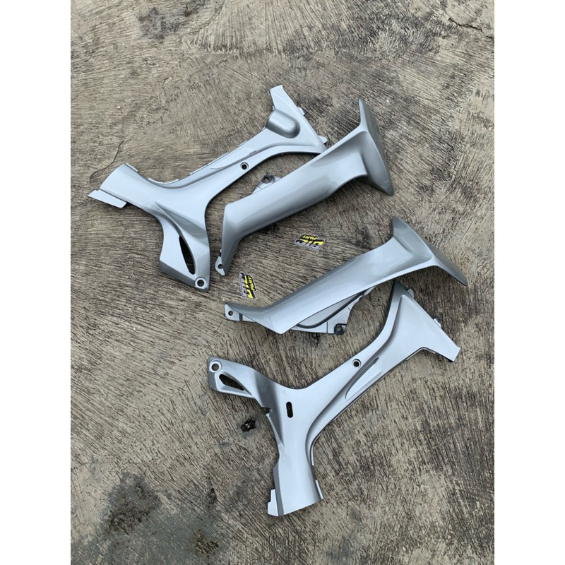 paket Sayap luar sayap dalam yamaha fizr warna silver metalick