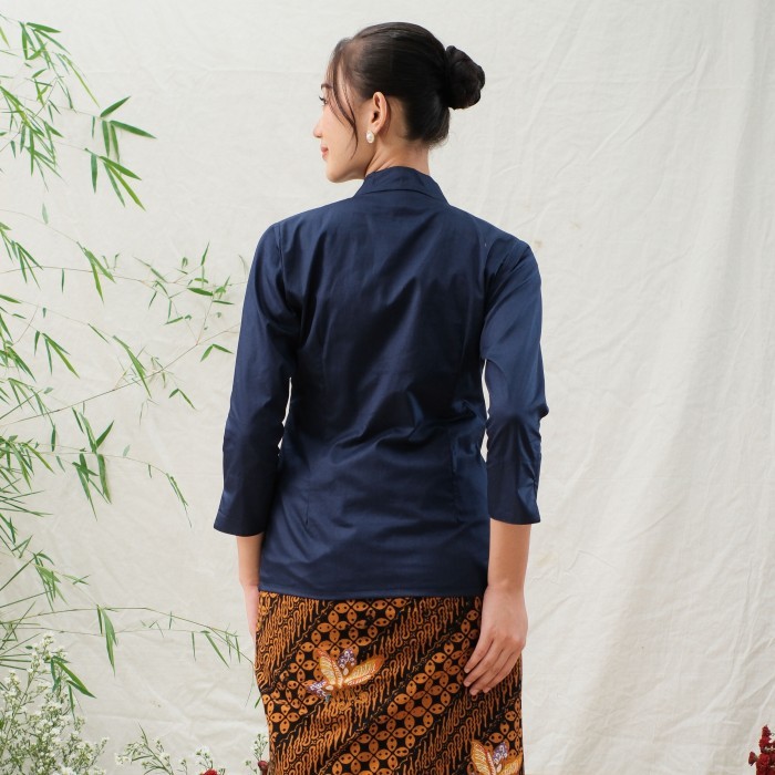 

Kebaya batik kutubaru 2 in 1 lengan 7/8 meradelima katun biru navy - XS