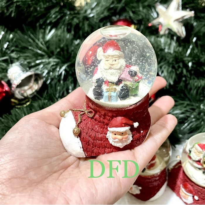 

Mini Snow Globe Souvenir Natal Dekorasi Hiasan Natal Salju - KAOS KAKI