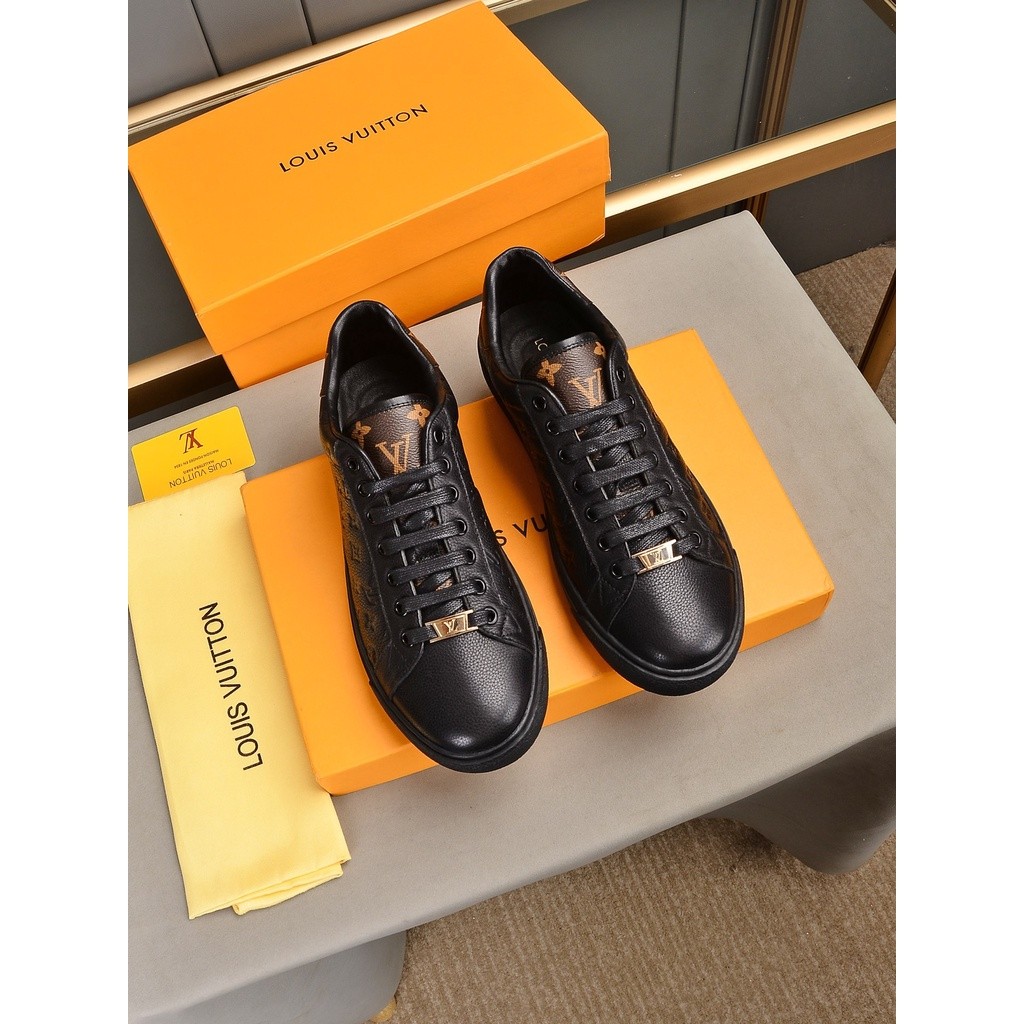 Louis Vuitton Low Cut Stylish simplicity Casual leather Shoes Sneakers Women & Men Black LV Logo