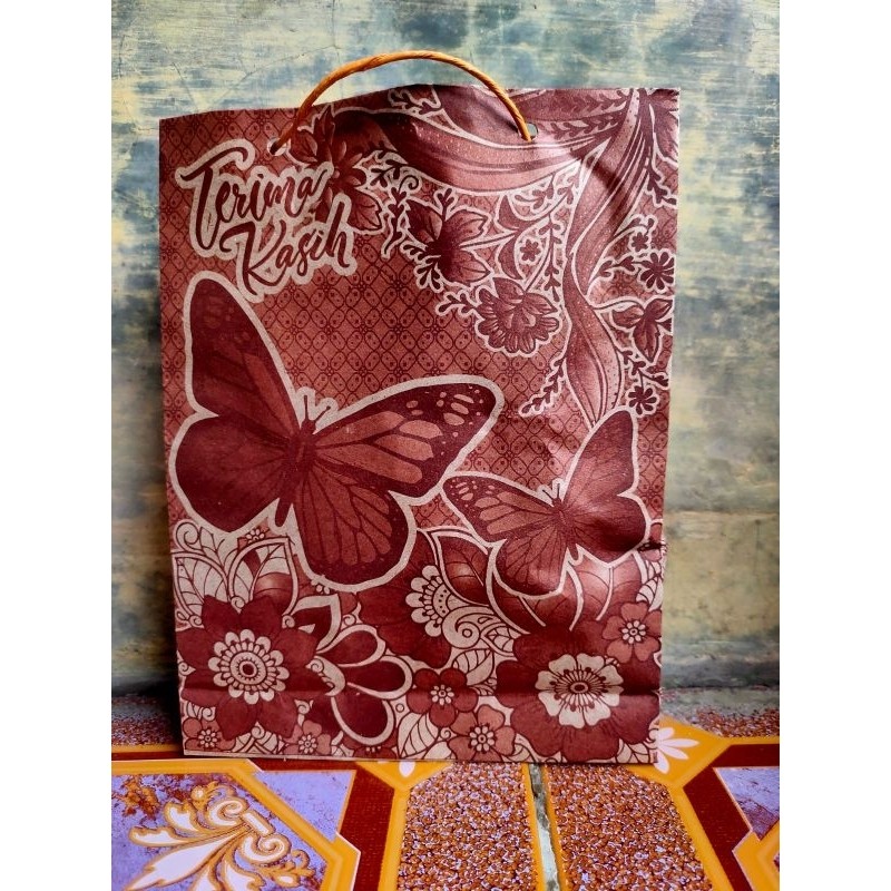 

MURAH !!! 100 PCS TAS KERTAS / TAS SOUVENIR / PAPERBAG MOTIF BATIK UKURAN 21 × 17 × 5