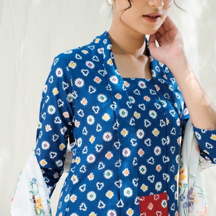

Kebaya Batik Jumputan Lengan 7/8 Meradelima Katun Biru - XS