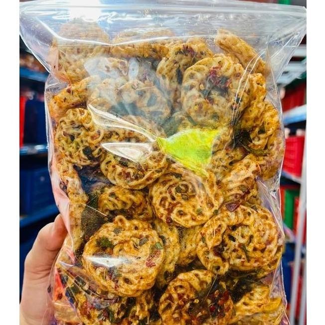 

New Kerupuk Seblak Tatangga Mamang Rafael Pedas Kencur Daun Jeruk Kemasan Pak