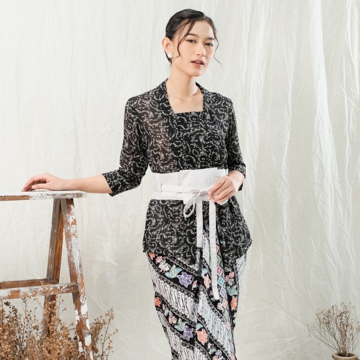 

✨LARIS✨ -Kebaya Kutubaru Adelia Lengan 7/8 Meradelima Sifon Hitam - M
