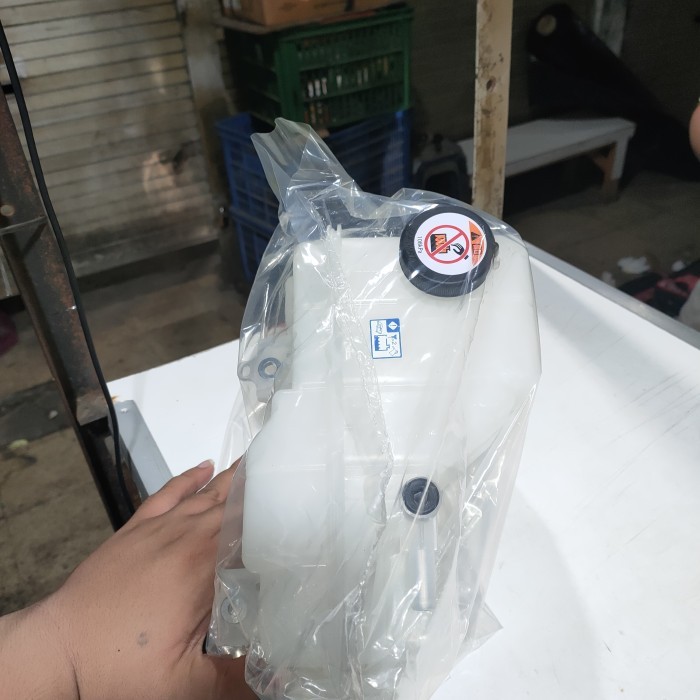 Tabung Air Radiator Toyota Hiace Premio Terbaru Hiace Premio Original