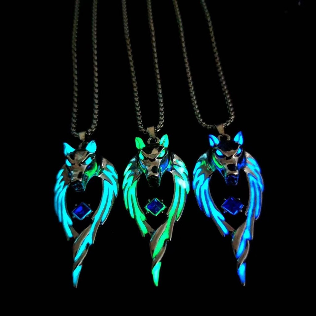COD Kalung Serigala Totem Serigala Kutub Utara yang Menyala dalam Gelap Kalung Gantung yang Bersinar