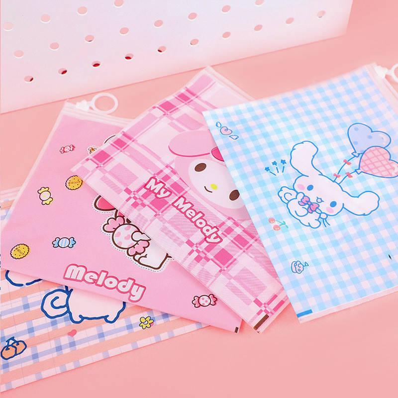 

Zipper Stationary Bag Multifungsi Motif Sanrio Melody Monroll / Tempat Pensil Sanrio / Pouch Zipper Sanrio - OS0333