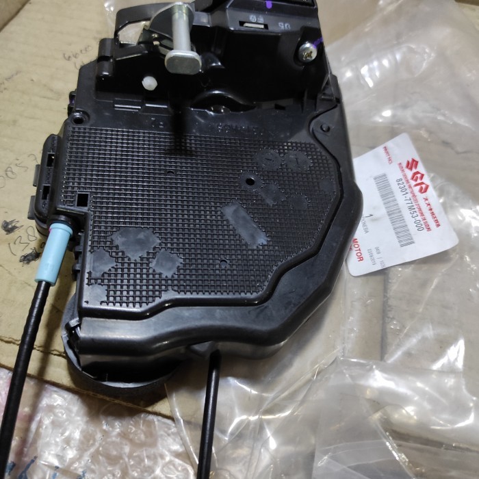 Door Lock Pintu Belakang Ertiga dan Depan Belakang Ertiga Diesel Ori - Kiri BARU