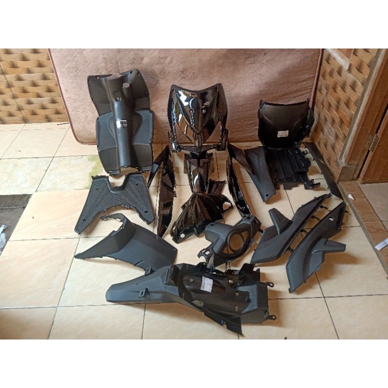 Full body halus kasar Vario 110 lama karbu hitam.