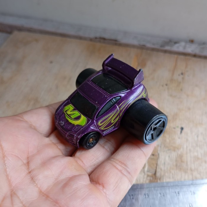 Second Loose hot wheels Toyota Supra tooned ungu