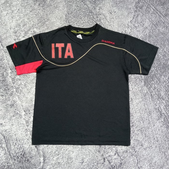 T shirt kaos pria olahraga DIADORA bagus size M
