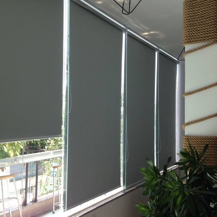 Roller blind tirai gulung gorden