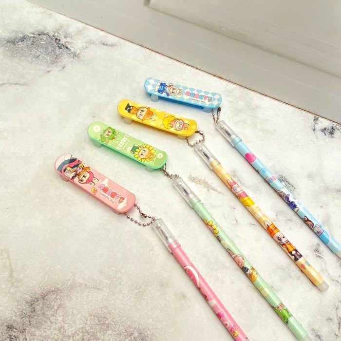 

Pulpen Bolpen Pena Gantungan Karakter Skateboard LABUBU LUBABU LABULABU Favorit Anak Fancy Tinta Gel Hitam