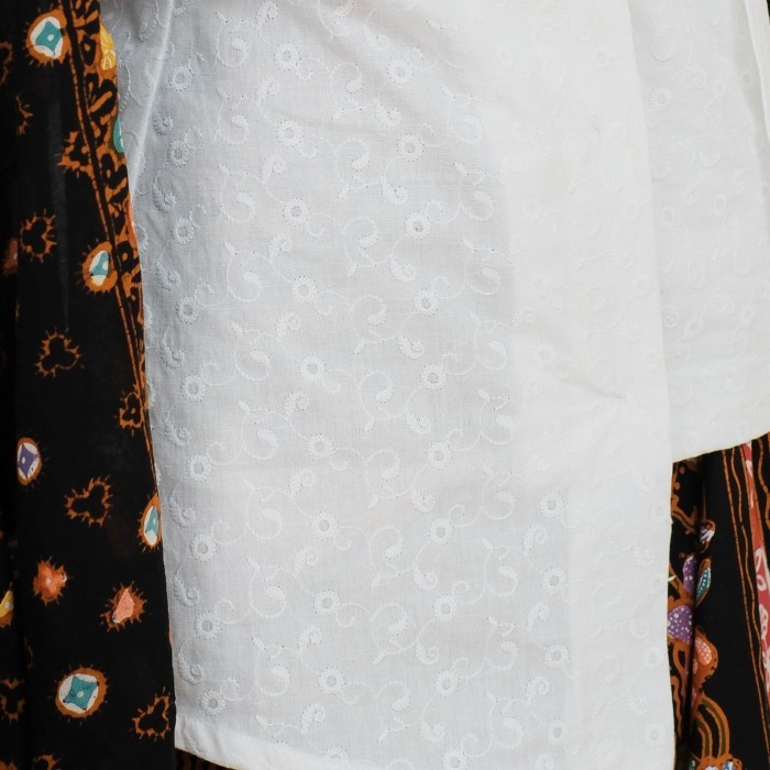 

Kebaya kutubaru bordir elanna lengan 7/8 meradelima katun putih - XXL