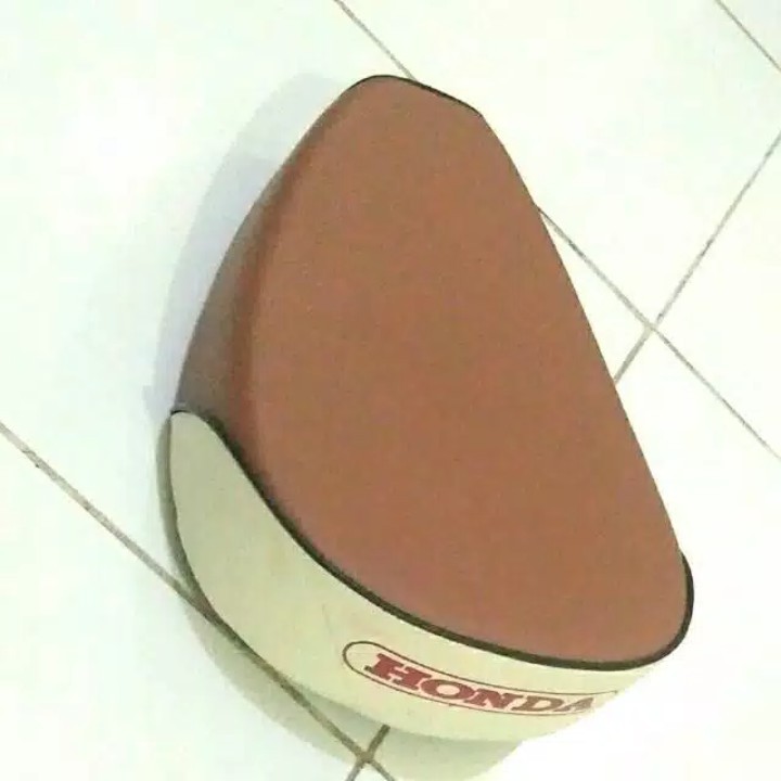 Jok Depan C70 Pisah C50 bagian depan warna Coklat Krem
