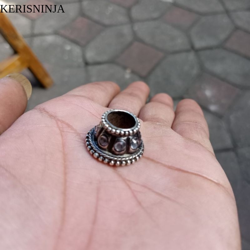 Mendak Keris Bahan Tembaga Warna Sanggup Hias Batu Yakut Istimewa NJ15