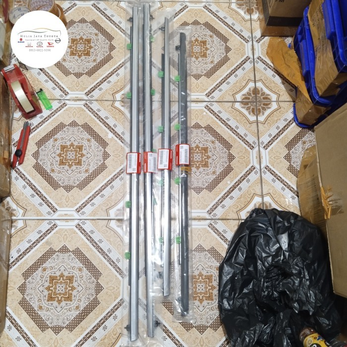 Pelipit Kaca Karet Kaca Luar Honda Crv Gen3 Gen 3 3007-2012 4pc